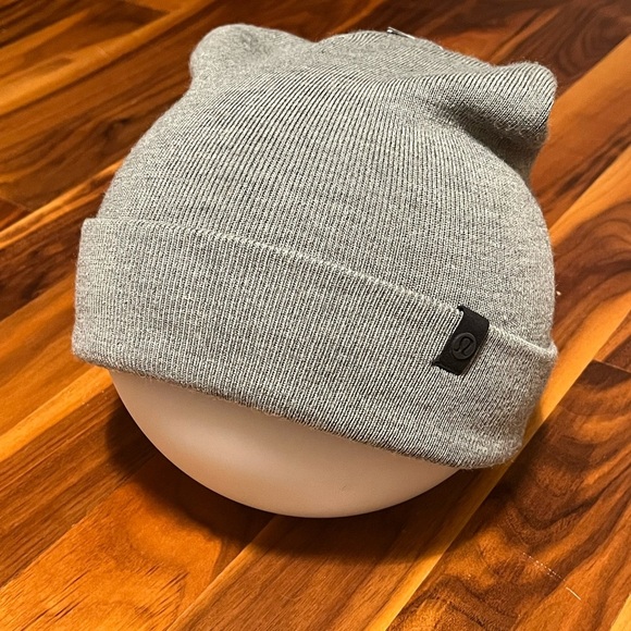 Lululemon Chill Fighter Beanie, Gray size L/XL, NEW - Picture 1 of 13